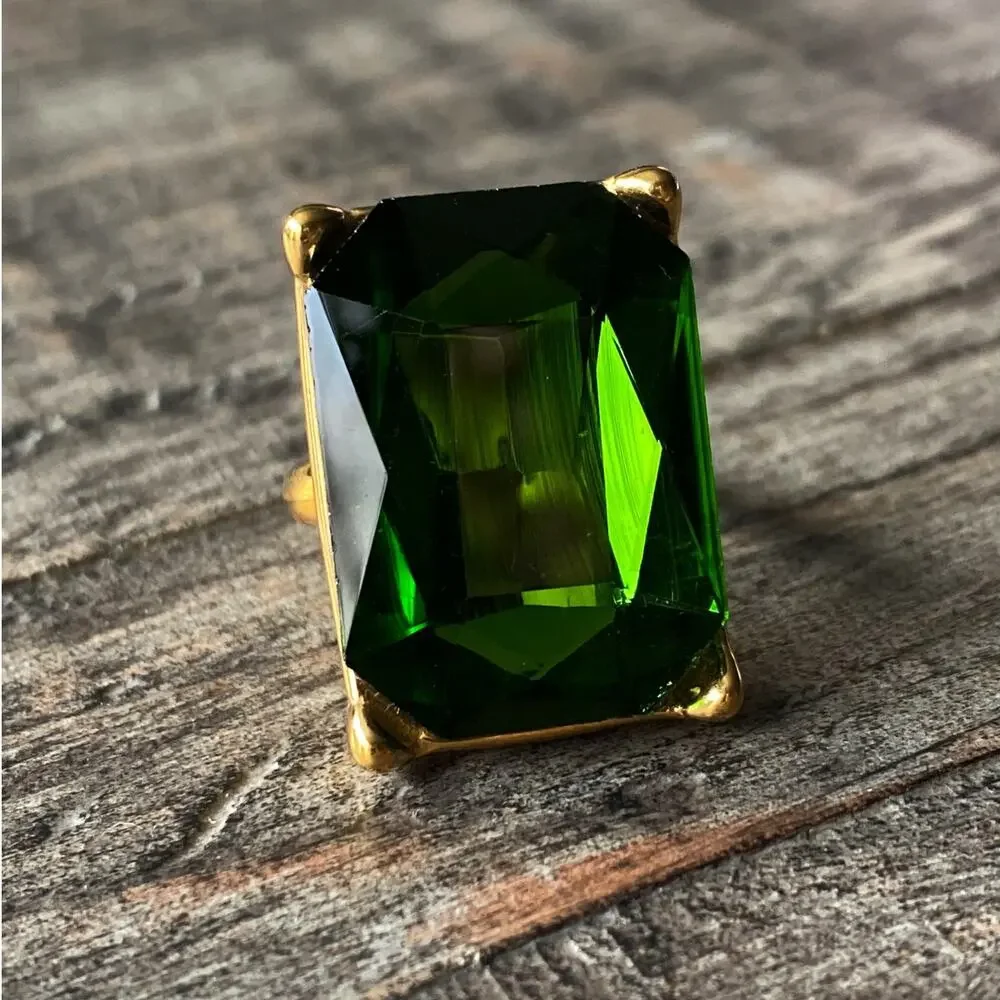 NEW Emerald Green Zirconium Stone Cocktail Ring